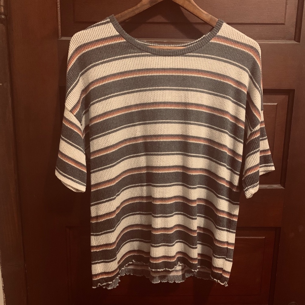 Adorable cropped stripped shirt